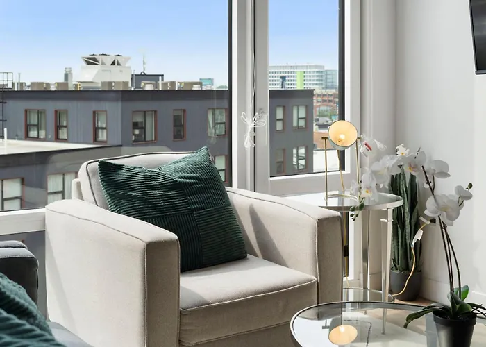 High-rise 4br W Views Comfort & Space