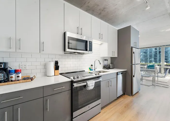 High-rise 4br W Views Comfort & Space