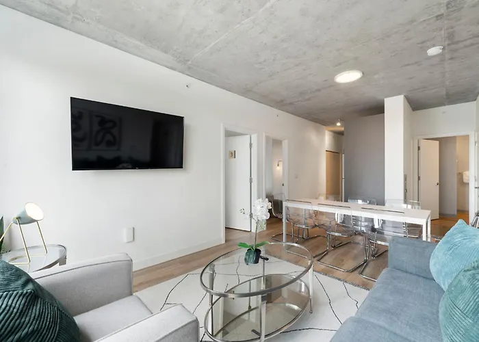 Hotel High-rise 4br W Views Comfort & Space Chicago