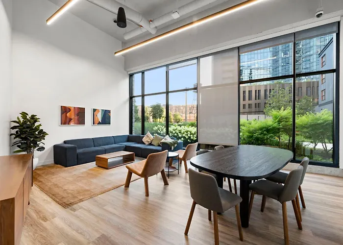 High-rise 4br W Views Comfort & Space Hotel Chicago