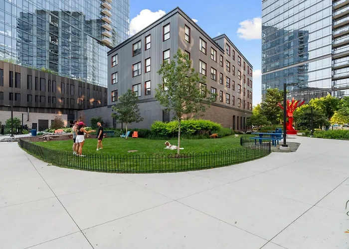 High-rise 4br W Views Comfort & Space * Chicago