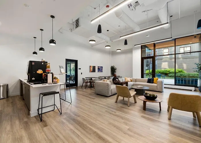 High-rise 4br W Views Comfort & Space Hotel
