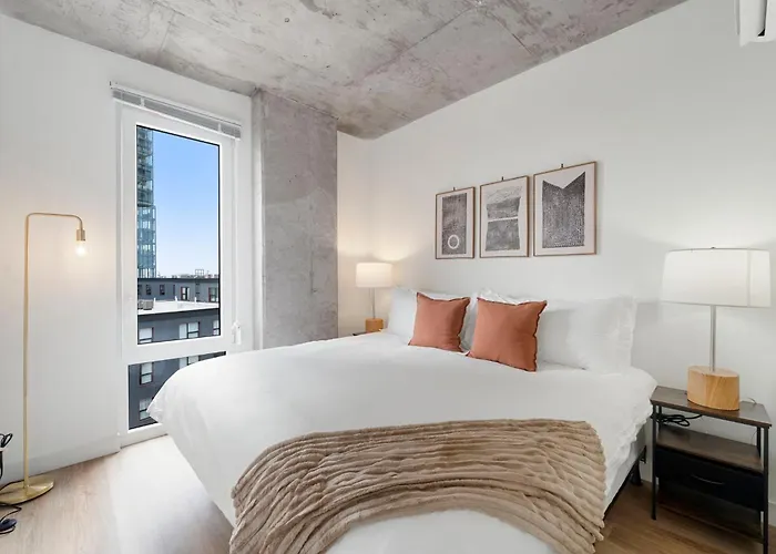 High-rise 4br W Views Comfort & Space *