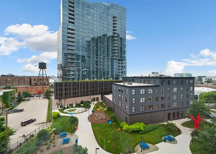 High-rise 4br W Views Comfort & Space * Chicago