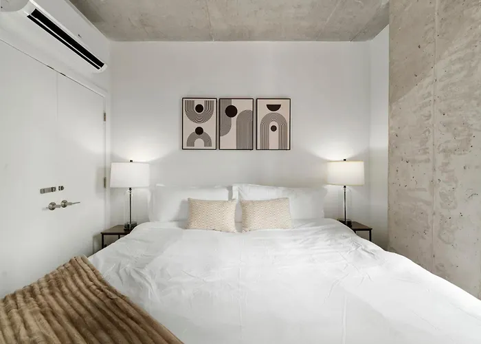 High-rise 4br W Views Comfort & Space Hotel Chicago