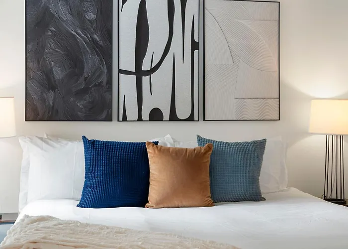High-rise 4br W Views Comfort & Space Hotel Chicago