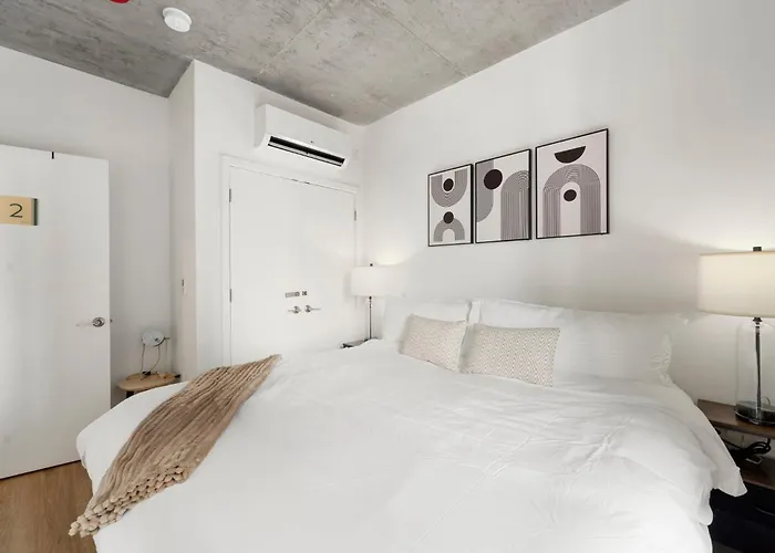 High-rise 4br W Views Comfort & Space Chicago