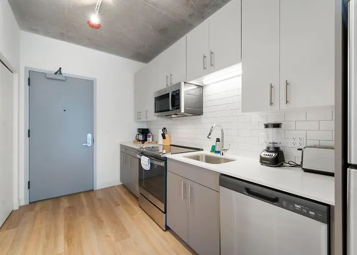 High-rise 4br W Views Comfort & Space Hotel Chicago