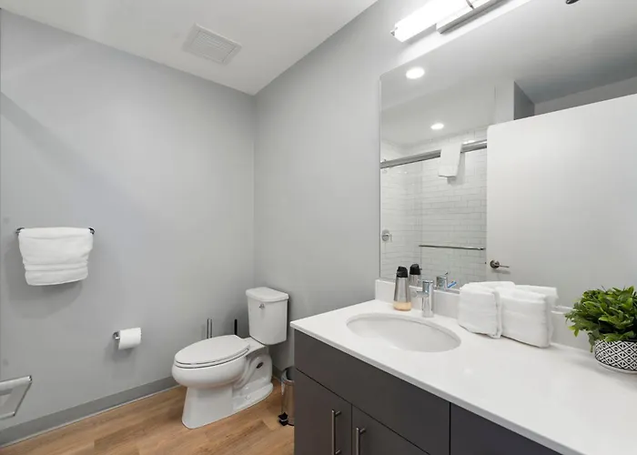 High-rise 4br W Views Comfort & Space * Chicago