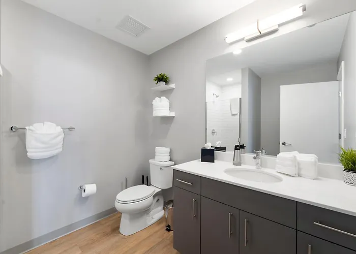 High-rise 4br W Views Comfort & Space Hotel