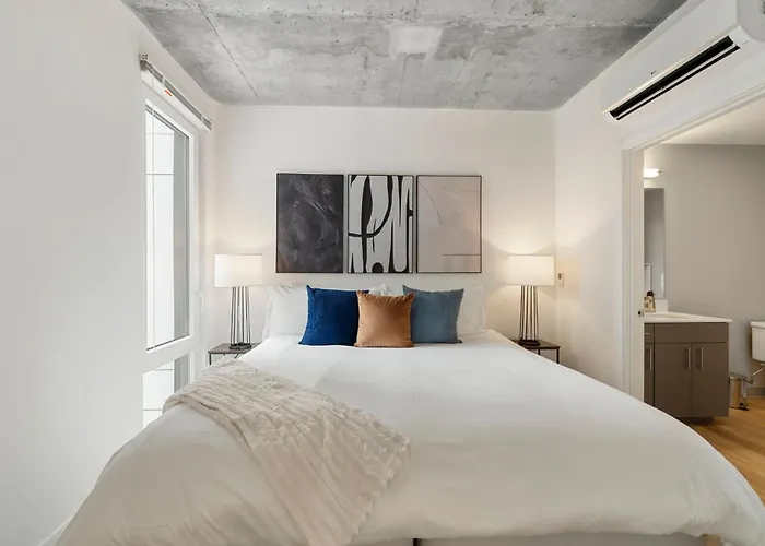 High-rise 4br W Views Comfort & Space Hotel Chicago