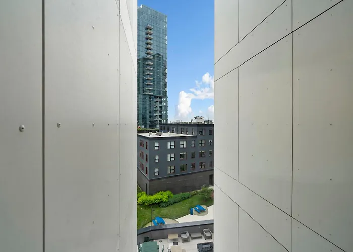 Hotel High-rise 4br W Views Comfort & Space Chicago