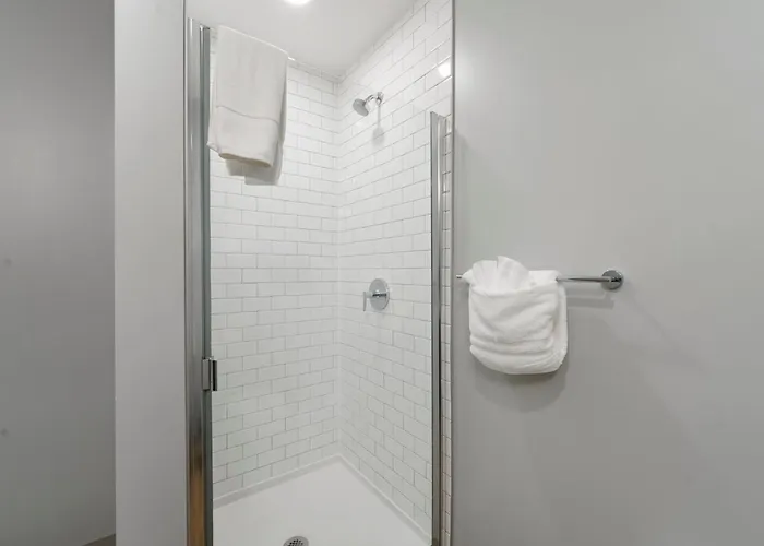 High-rise 4br W Views Comfort & Space Hotel
